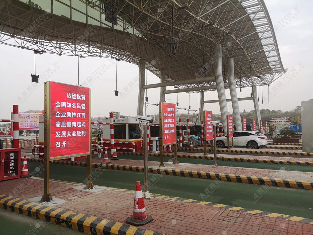 LED廣告機南昌昌北機場 (4).jpg LED廣告機南昌昌北機場 (4).jpg