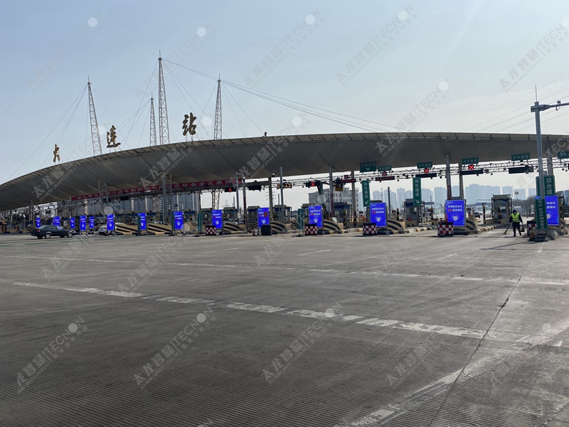 LED廣告機(jī)-戶外全鑄鋁廣告機(jī) (1).jpg LED廣告機(jī)-戶外全鑄鋁廣告機(jī) (1).jpg