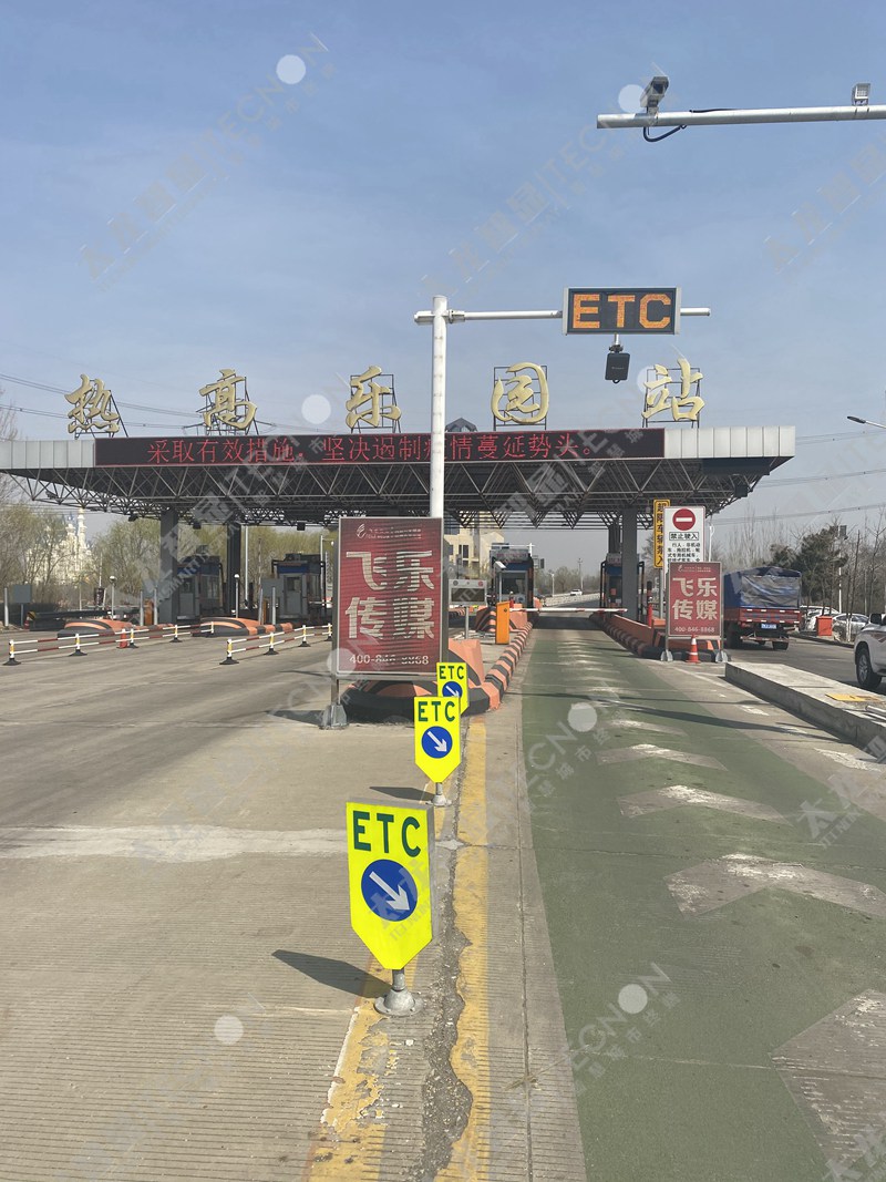 LED廣告機(jī)-戶外智能廣告機(jī)2.jpg LED廣告機(jī)-戶外智能廣告機(jī)2.jpg