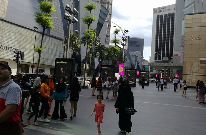 吉隆坡的LED燈桿屏,LED廣告機